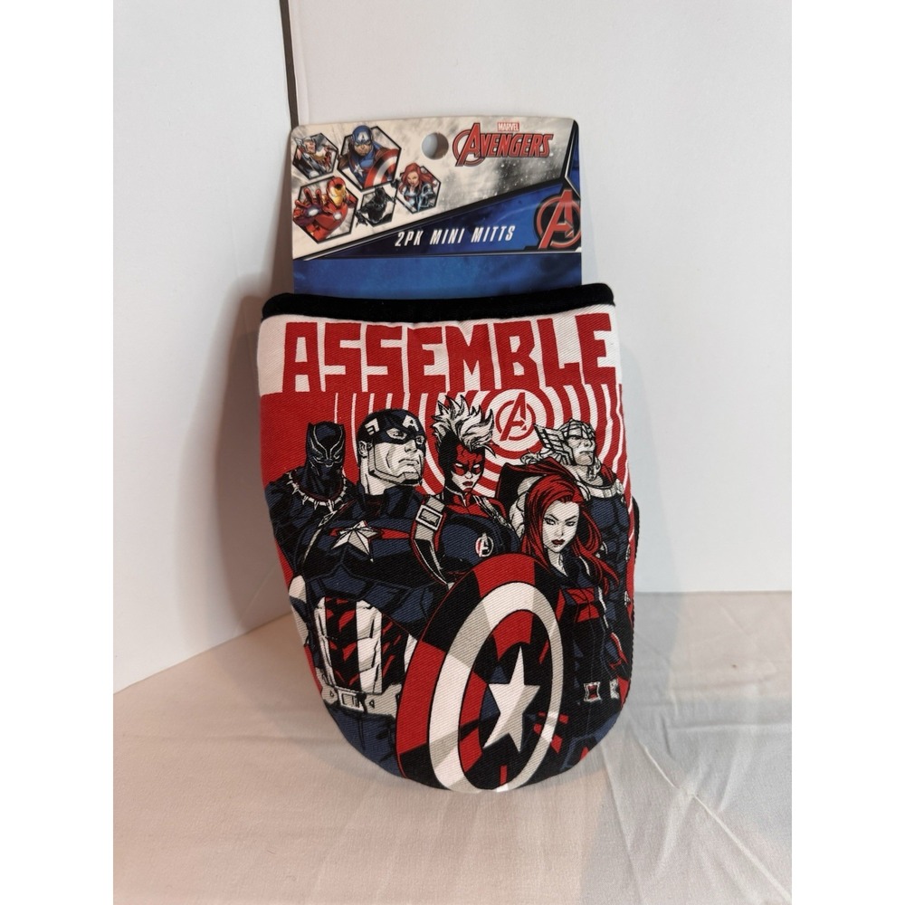 Disney Marvel Avengers Oven Mitts Assemble 2 Pack Brand New